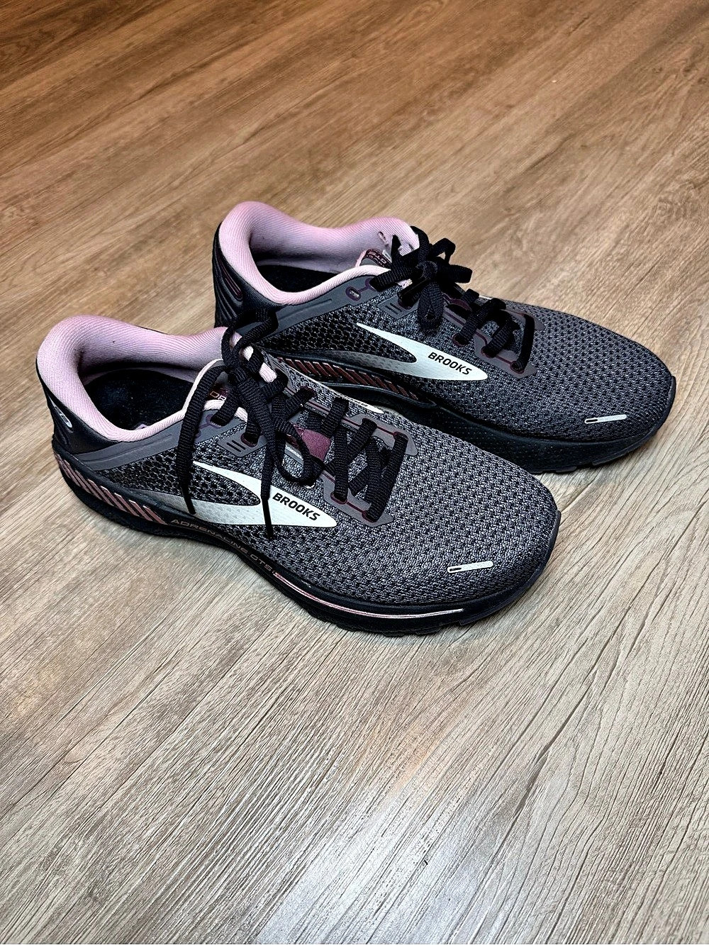 Brooks Adrenaline GTS 22 Women’s 9.5 Wide D Gray Black pink/purple Running Shoes
